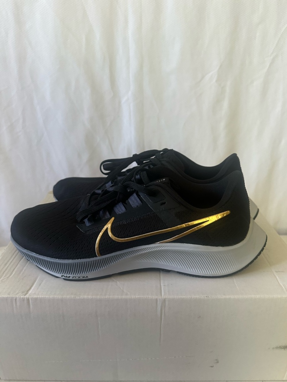 Nike Air Zoom Pegasus 38 Black Gold Running Shoes Women’s Size 10 Sneakers NWOT